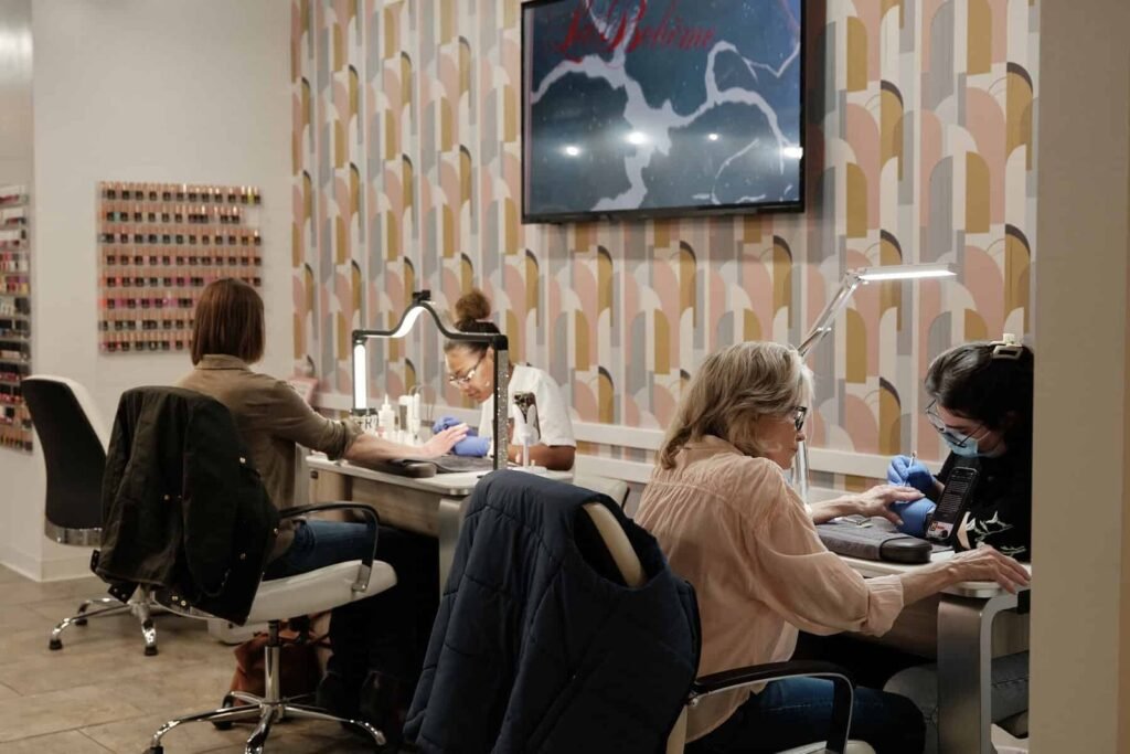 Luxury salon specialized in how to fix damaged nails at NailàCarte Chicago