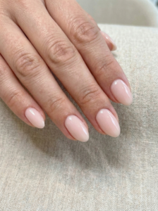 A modern waterless manicure treatment at the best nail salon in west loop at NailàCarte