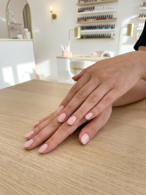 A modern waterless manicure treatment at the best nail salon in gold coast at NailàCarte