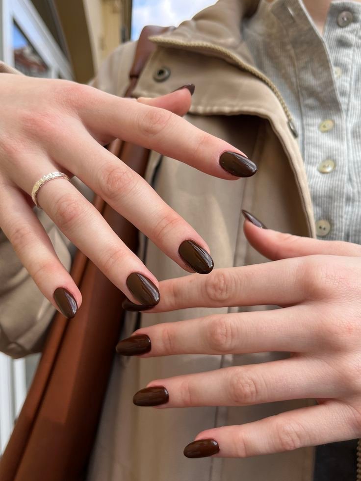 How to choose a nail salon near me for trending nail designs