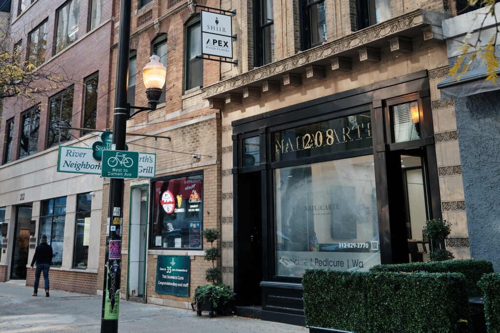 River North nail salon for gel manicure